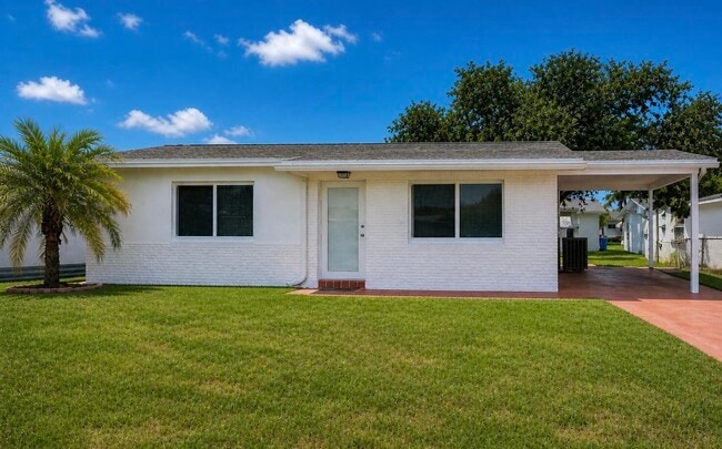 1045 NW 73rd Ave in Margate, FL - Building Photo - Building Photo