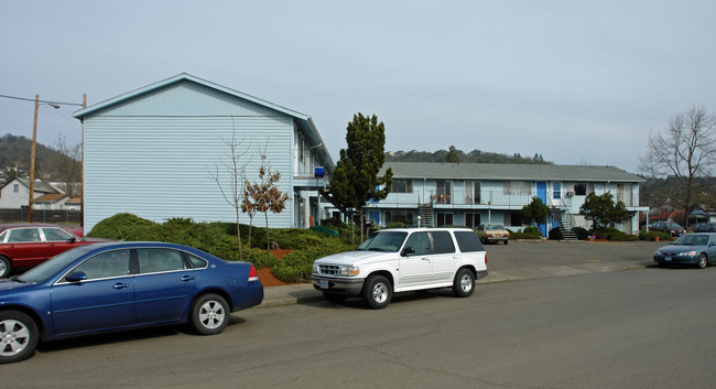 1314 NE Odell Ave in Roseburg, OR - Building Photo - Building Photo