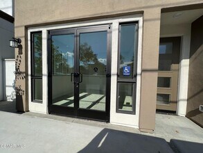 3005 Cochran St in Simi Valley, CA - Building Photo - Building Photo