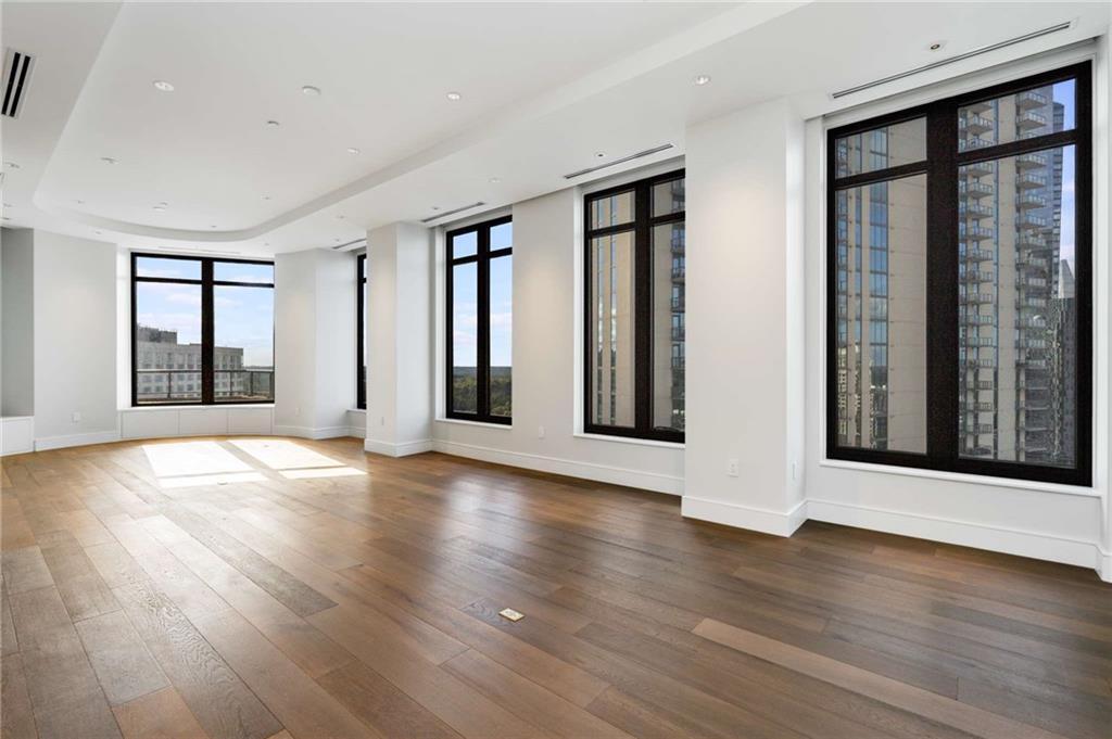 3376 Peachtree Rd NE in Atlanta, GA - Building Photo