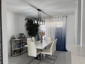 17526 Coventry Oaks Dr in Houston, TX - Foto de edificio - Building Photo