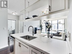 35 Mariner Terrace in Toronto, ON - Building Photo - Building Photo