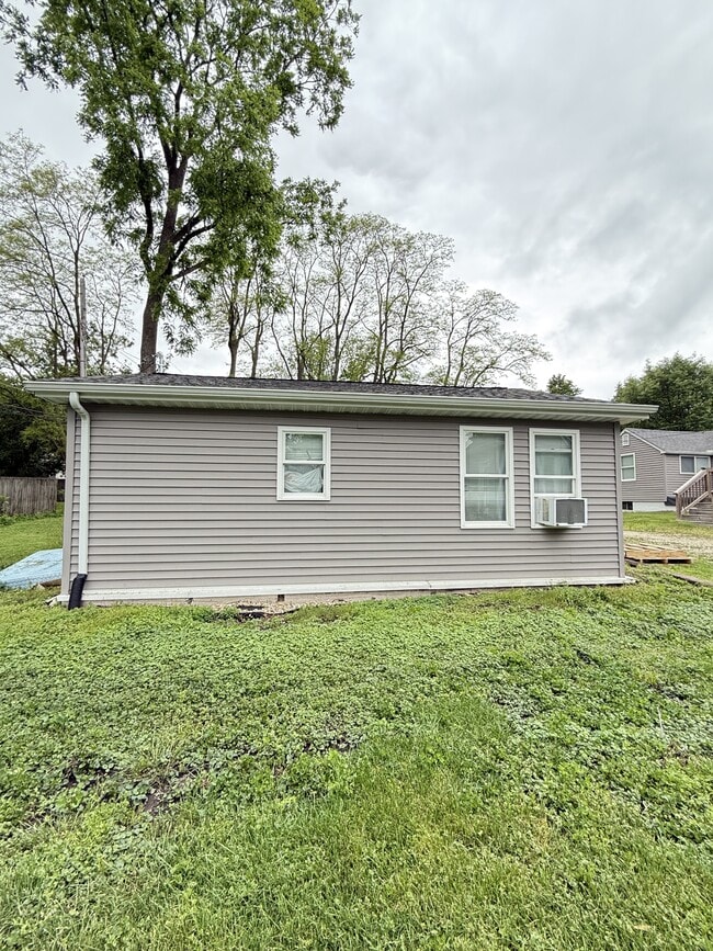 307 W Ells Ave in Champaign, IL - Building Photo - Building Photo