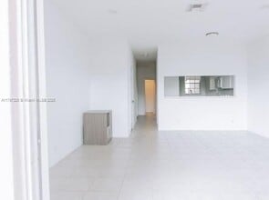 10245 Vía Hibiscus in Boca Raton, FL - Building Photo - Building Photo