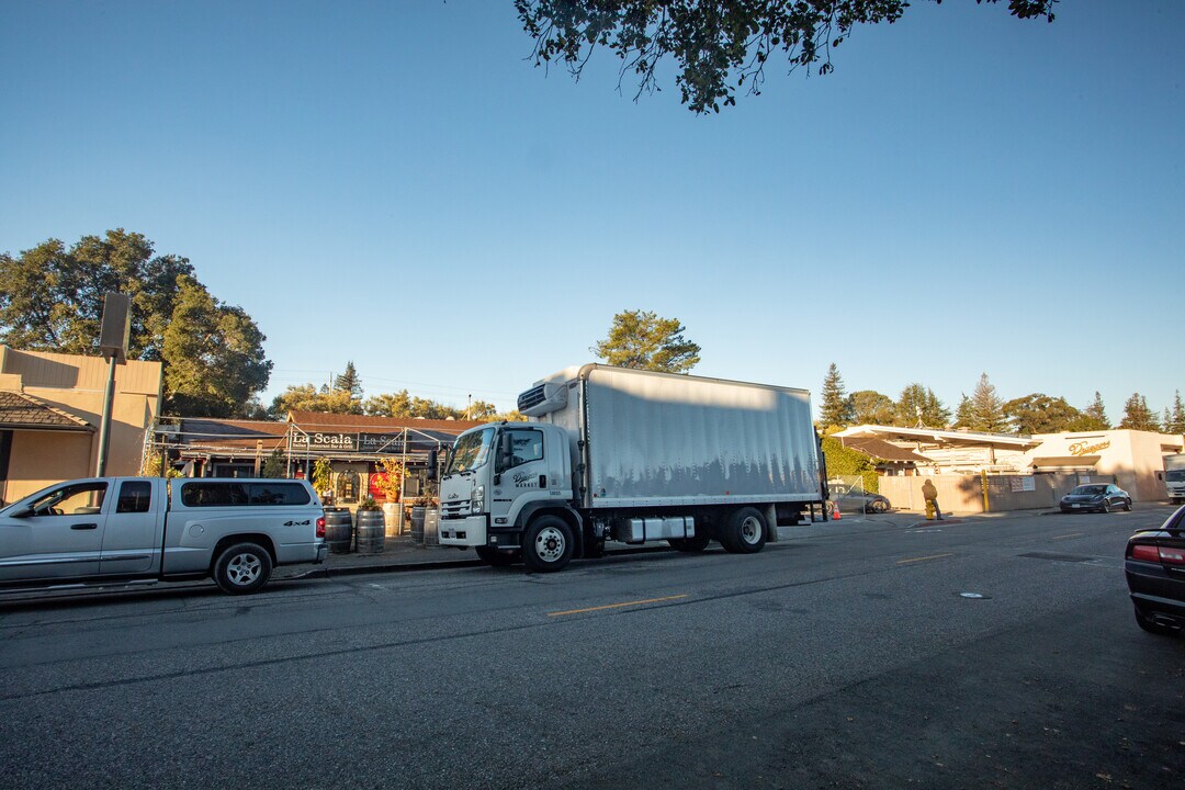 376 1st St in Los Altos, CA - Building Photo