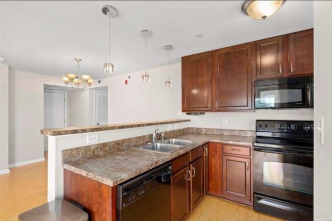 9755 Newham Dr, Unit H in St. Louis, MO - Building Photo - Building Photo