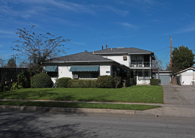 1105 W Clark Ave in Burbank, CA - Foto de edificio - Building Photo