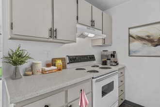 2115 N Houk Rd in Spokane Valley, WA - Building Photo - Building Photo