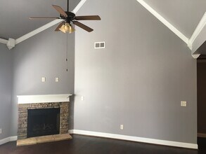 1094 Emerald Ridge Dr in Calera, AL - Building Photo - Building Photo