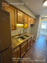 8216 S Exchange Ave in Chicago, IL - Building Photo