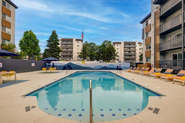 Cambridge Place in Denver, CO - Building Photo - Building Photo