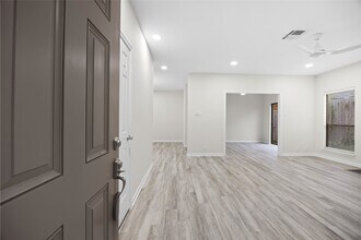 2668 Bering Dr in Houston, TX - Building Photo - Building Photo