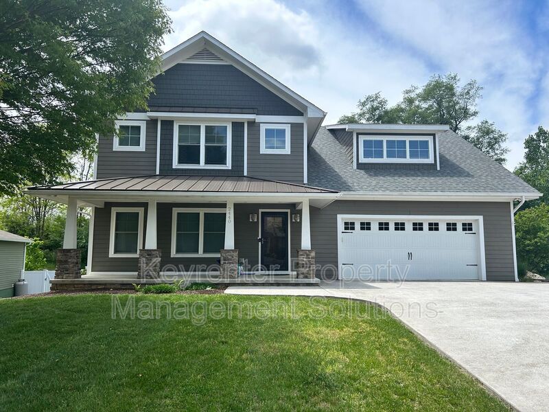 2440 Belvue Rd in Waynesboro, VA - Building Photo