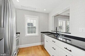 11 S Madison St in Middleburg, VA - Building Photo - Building Photo