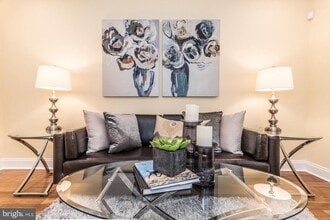 2345 Turner St in Philadelphia, PA - Foto de edificio - Building Photo