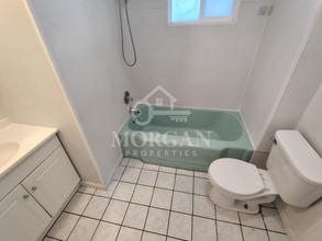 2439 Chase St in Anderson, IN - Foto de edificio - Building Photo