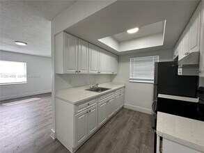 3660 NE 11th Ave in Oakland Park, FL - Building Photo - Building Photo