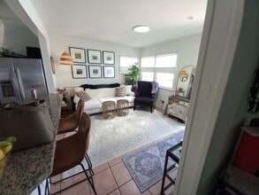 12516 Short Ave in Los Angeles, CA - Foto de edificio - Building Photo