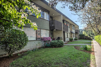 Terrace Apartments in Issaquah, WA - Foto de edificio - Building Photo