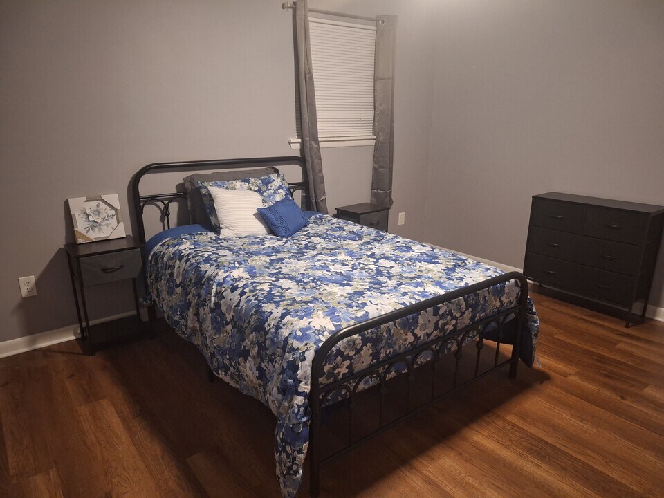 525 Transit Cir in College Park, GA - Building Photo