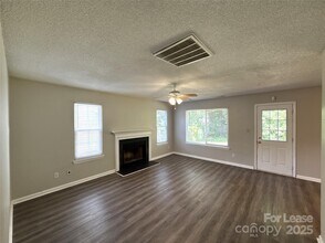 6021 Black Bear Ct in Charlotte, NC - Building Photo - Building Photo