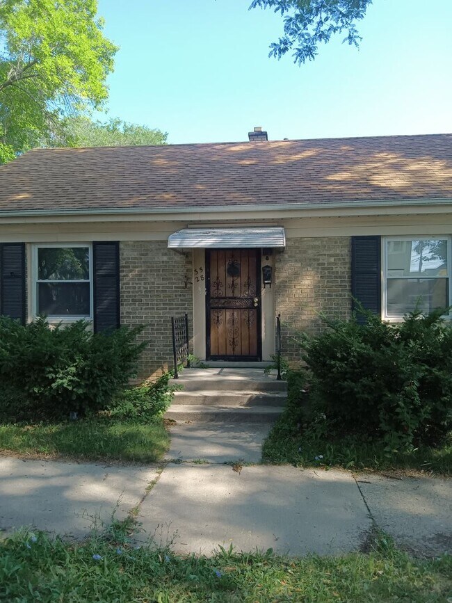 property at 3528 W Concordia Ave