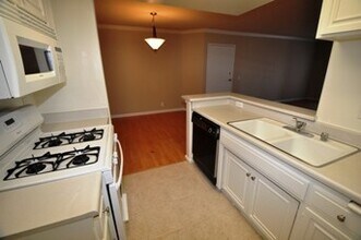 6041 Fulton Ave, Unit 102 in Los Angeles, CA - Building Photo - Building Photo