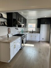 16913 Covello St in Los Angeles, CA - Foto de edificio - Building Photo