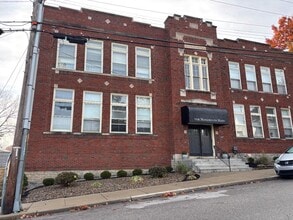 Manors On Main in Newport, KY - Foto de edificio - Building Photo