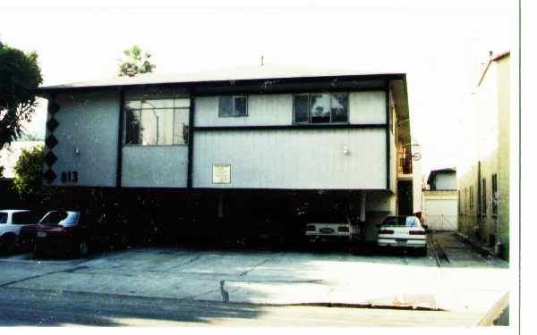 813 Westmount Dr in West Hollywood, CA - Building Photo