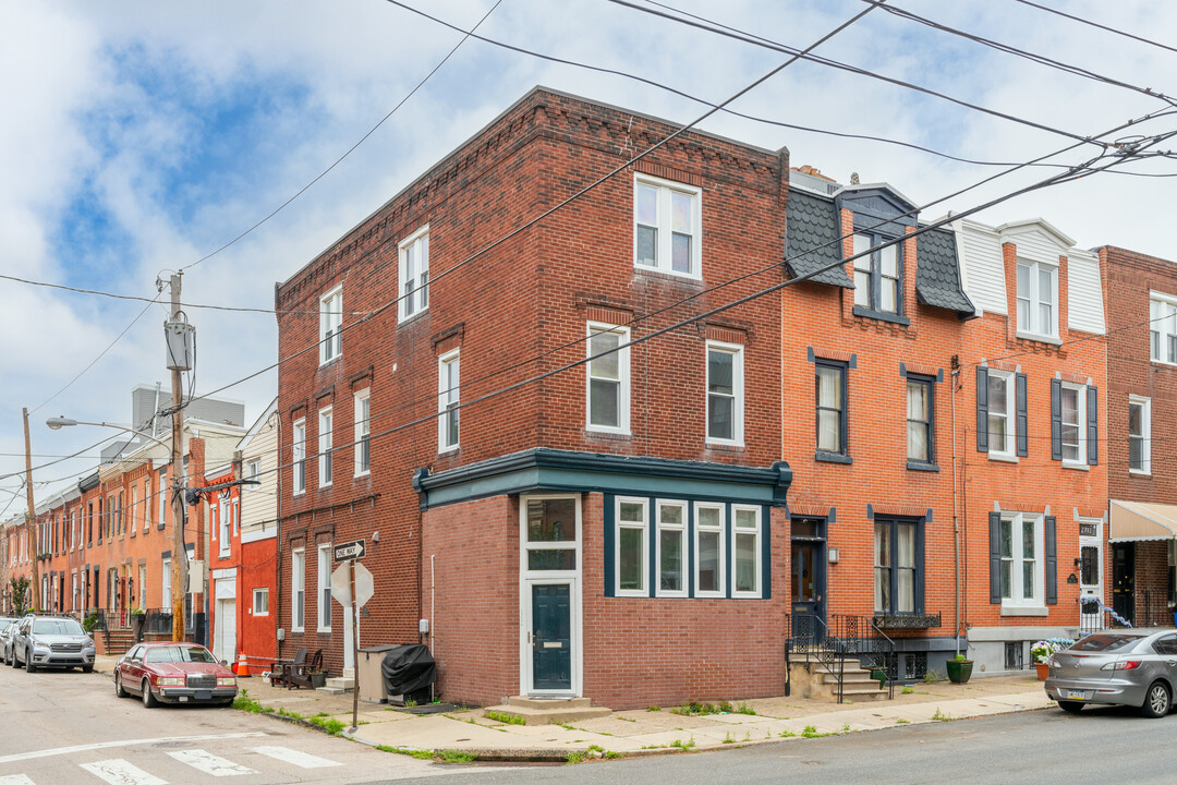 2717 Brown St in Philadelphia, PA - Foto de edificio