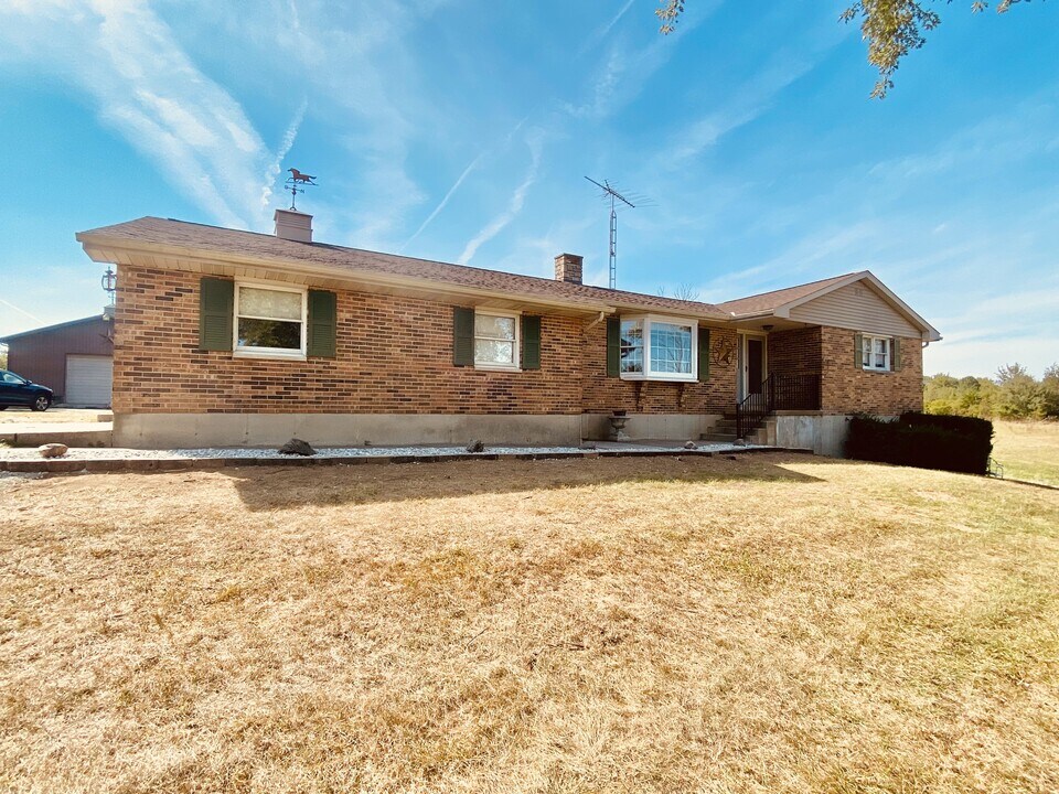 3520 Ditmer Rd in Laura, OH - Building Photo