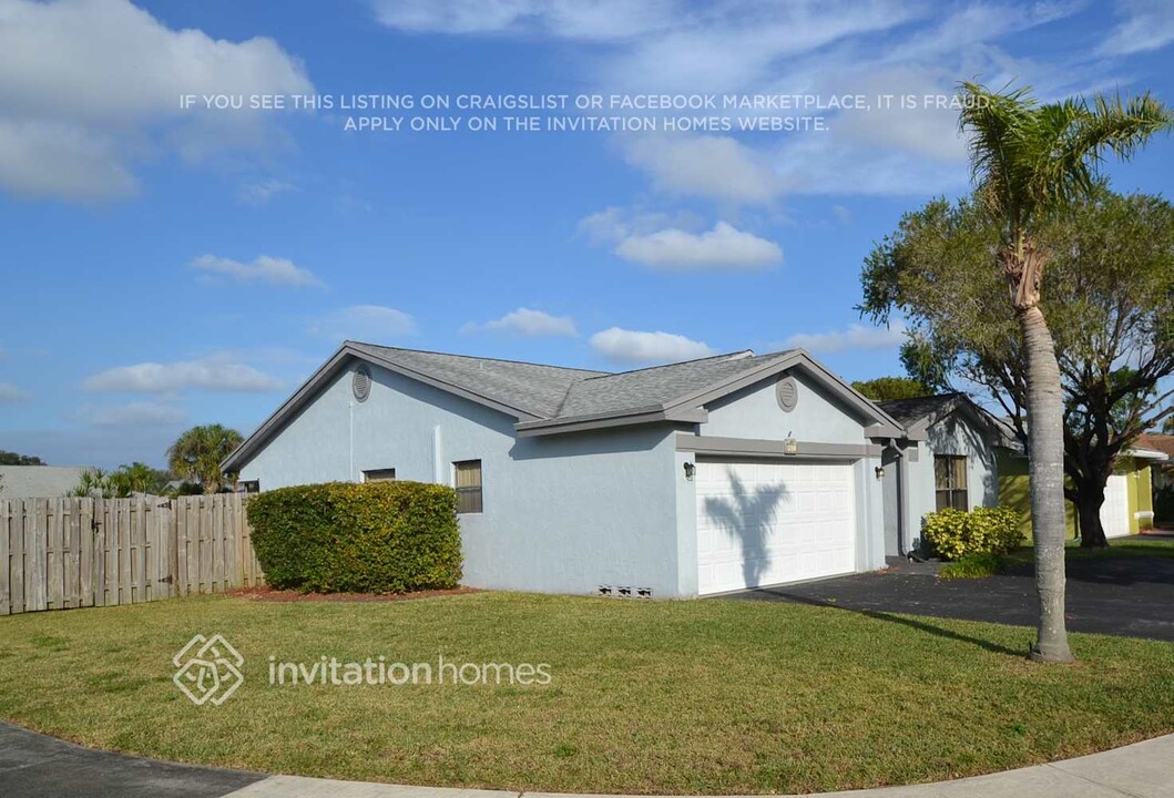 9821 NW 41st Ct in Sunrise, FL - Building Photo