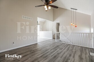 1009 Peggy Dr in Greenwood, MO - Building Photo - Building Photo