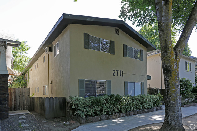 2711 F St in Sacramento, CA - Foto de edificio - Building Photo