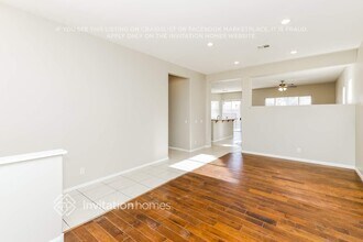 8738 Running Waters Ct in Las Vegas, NV - Foto de edificio - Building Photo