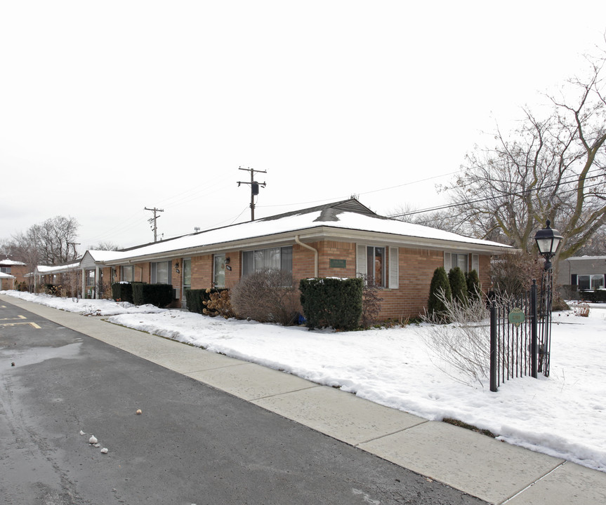 1980-2000 N Washington Ave in Royal Oak, MI - Foto de edificio