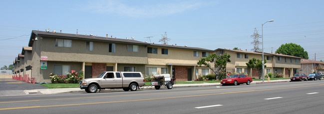 Park Parthenia Village in Northridge, CA - Foto de edificio - Building Photo