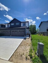 8887 Carson Way SW in Edmonton, AB - Building Photo