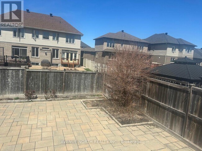 238 Tewsley Dr in Ottawa, ON - Building Photo - Building Photo