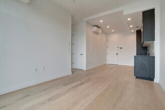 875 4th Ave in Brooklyn, NY - Foto de edificio - Building Photo