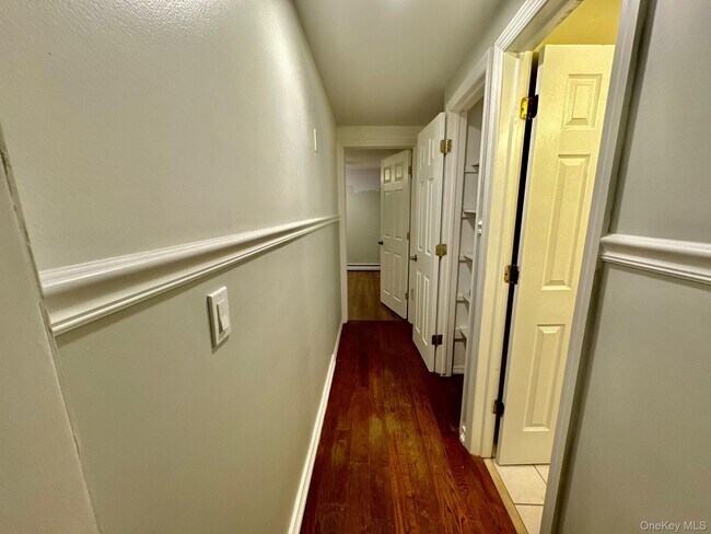 2 Bicycle Ct in Selden, NY - Building Photo - Building Photo