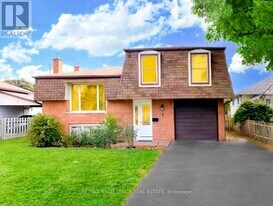 7 Dunnett Blvd in Belleville, ON - Building Photo