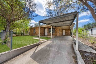 138 Dora St in San Antonio, TX - Building Photo