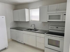 4216 Holland Ave in Dallas, TX - Building Photo - Building Photo