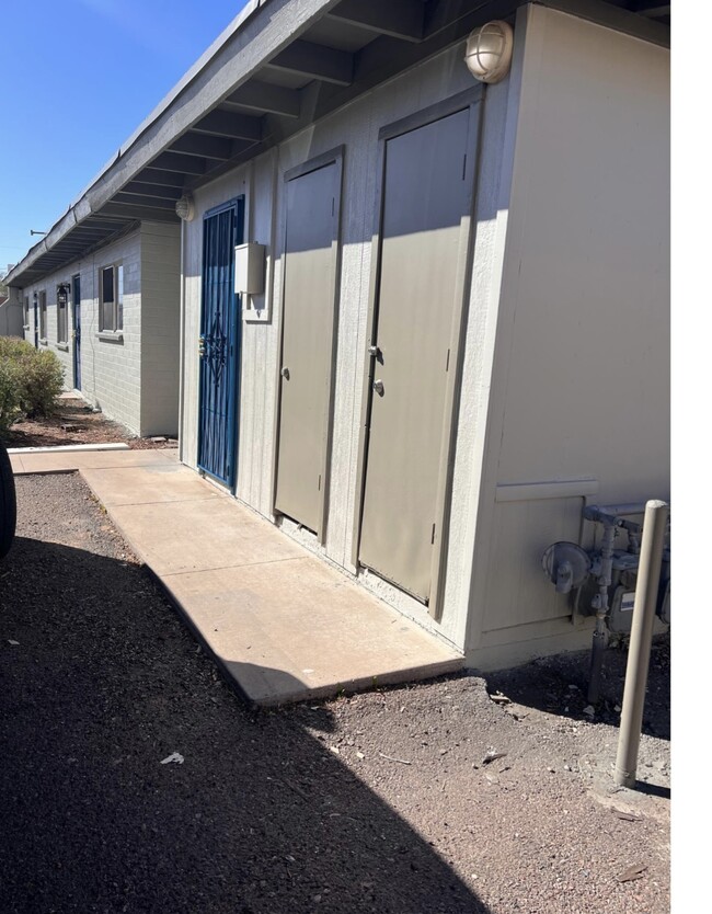 1340 E Vista Ave, Unit 4 in Phoenix, AZ - Building Photo - Building Photo