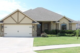 7204 Stradford Ave in Lawton, OK - Building Photo