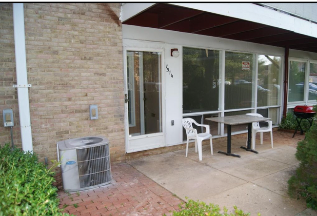 7514 Spring Lake Dr, Unit A in Bethesda, MD - Building Photo - Building Photo