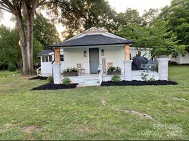 135 Estelle Rd in Mooresville, NC - Building Photo