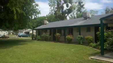 946 East 23rd - Triplex in Merced, CA - Building Photo - Other